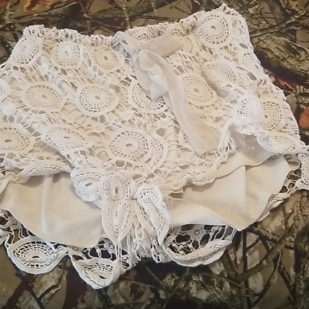 Shorts - Picture 3 of 3